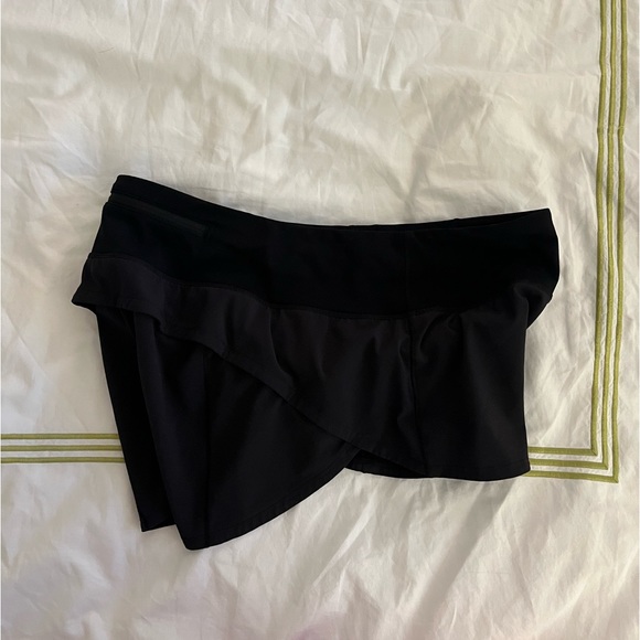 Women’s Size 4 Black Lu Lu Lemon Speed Ups. “Reg” - Picture 4 of 5